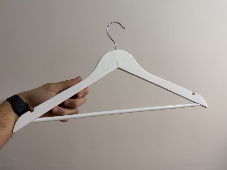 Cabides e cruzetas para roupa