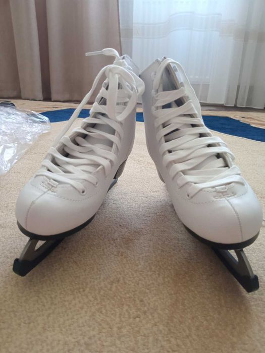 Ковзани жіночі  розмір 37/38 НОВІ, Коньки. В упаковці.