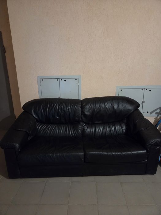 Продам кожаний диван