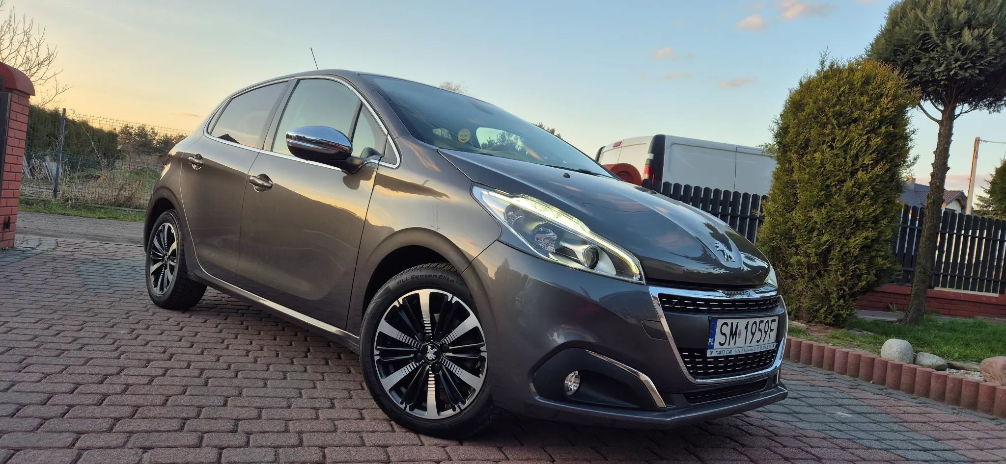 Peugeot 208 Automatyczna skrzynia-Kamera w super stanie