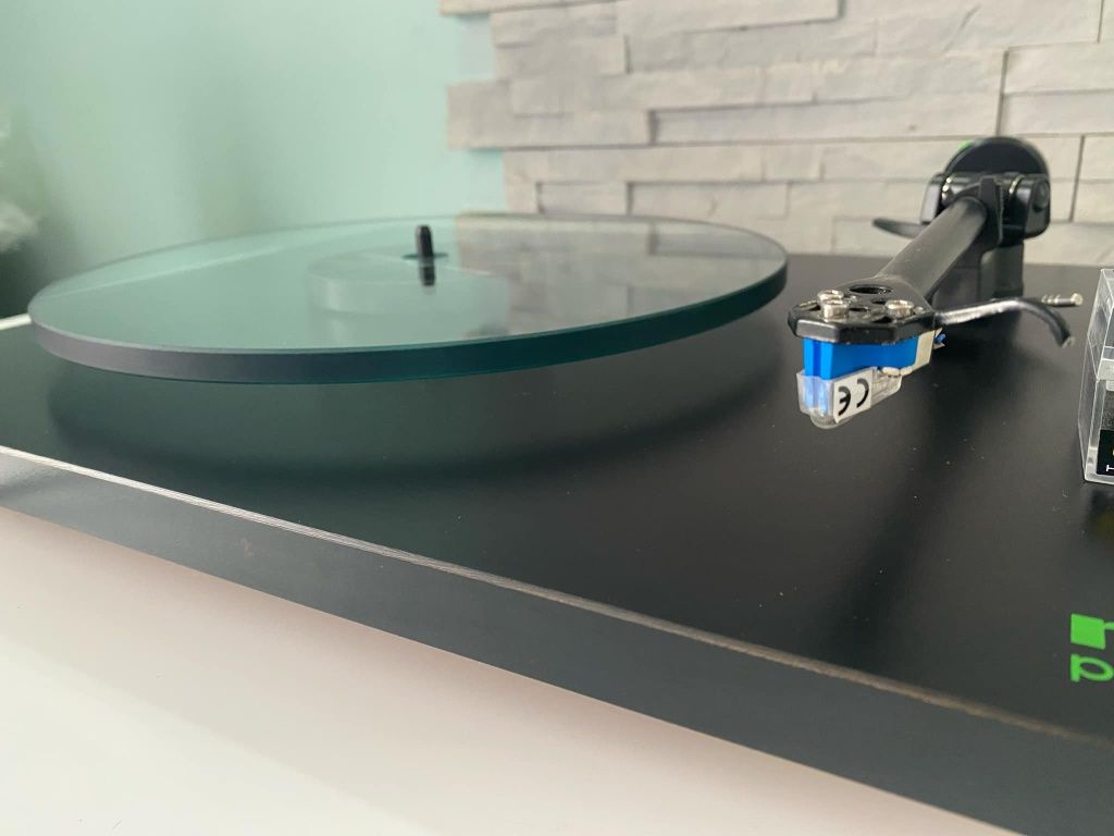 Sprzedam gramofon rega p 2