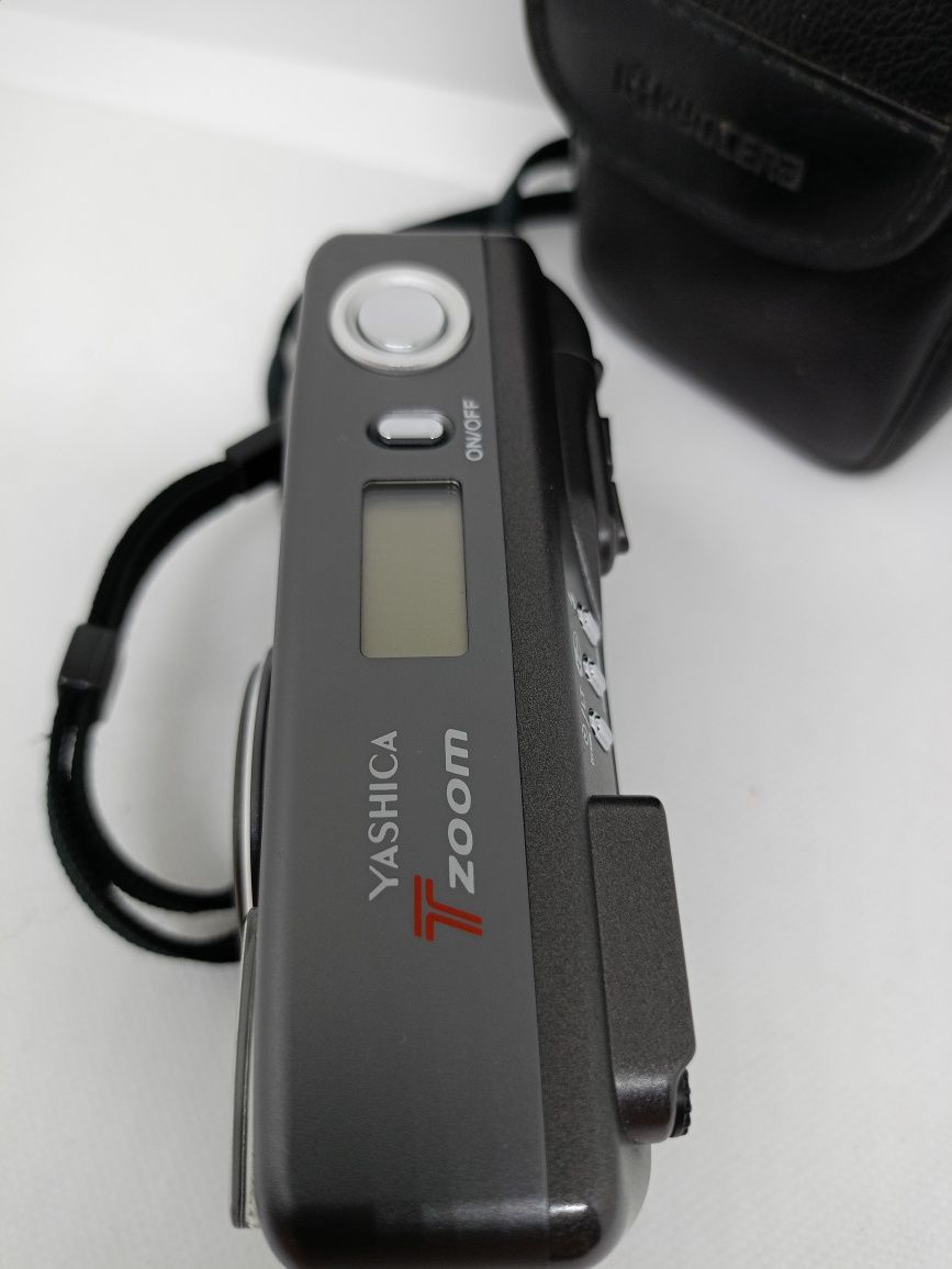 Yashica T zoom Kyocera aparat kompaktowy