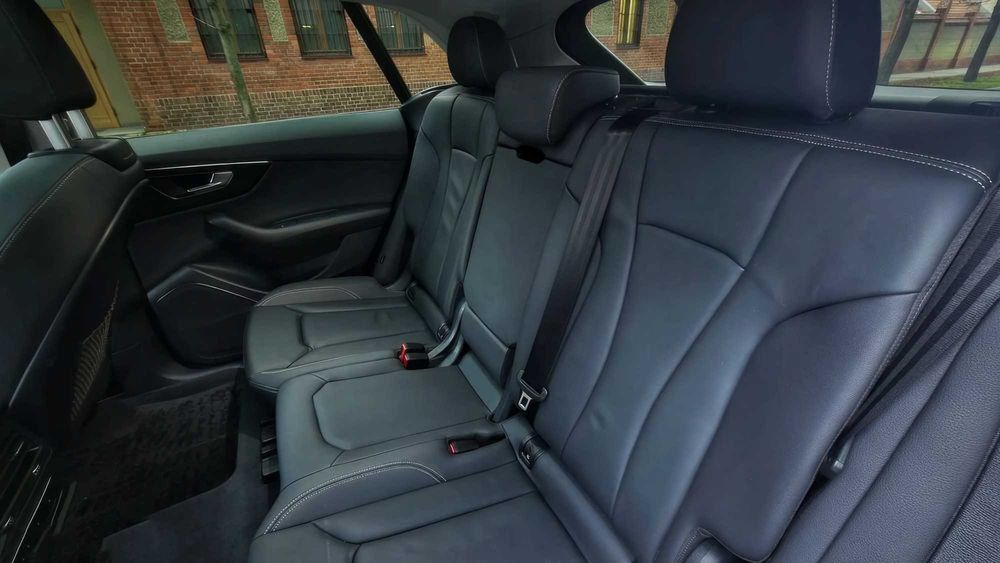 Audi Q8      2023