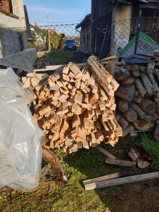 Opał, suche kawałki drewna dąb/jesion/jawor