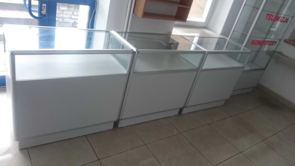 Witryna/regał sklepowy aluminiowy przeszklany
