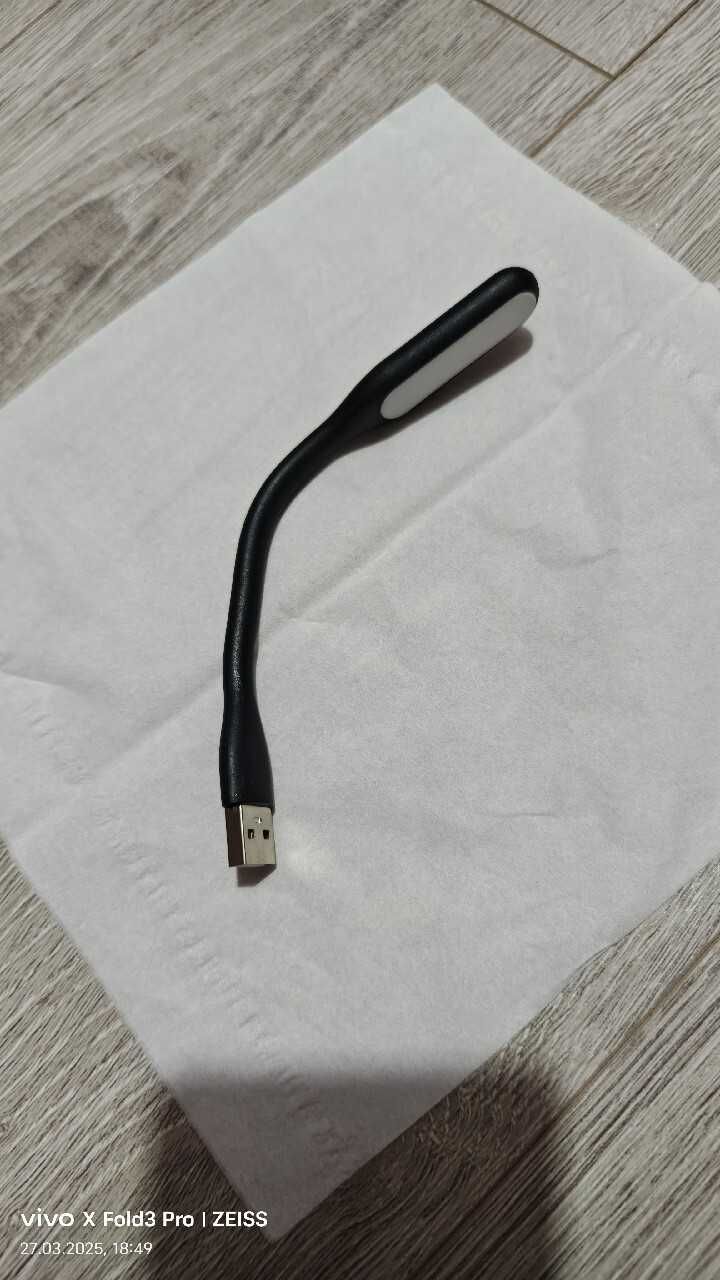 Lampka na USB regulowana.