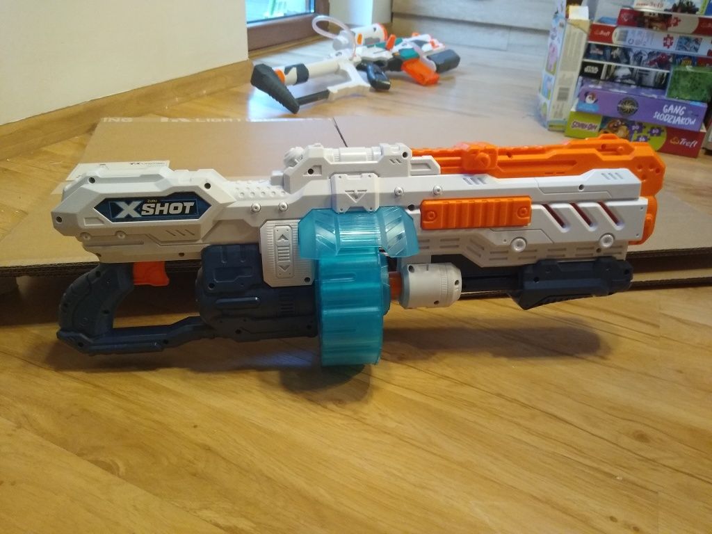 Żuru Xshot pistolet