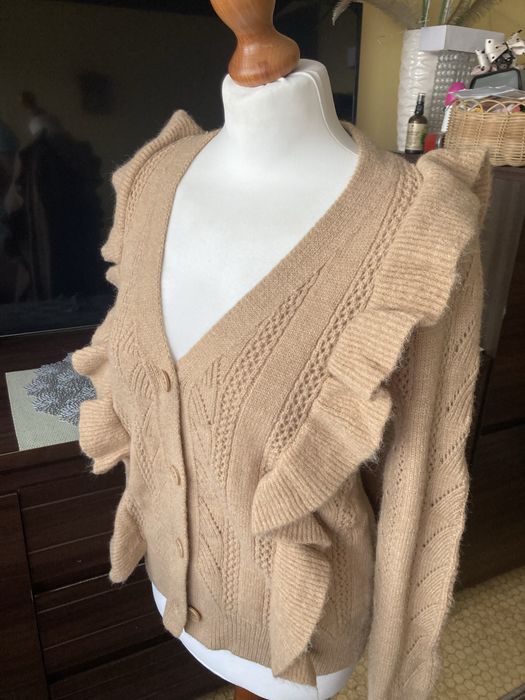 Sliczny damski sweterek w odcieniu beżu
