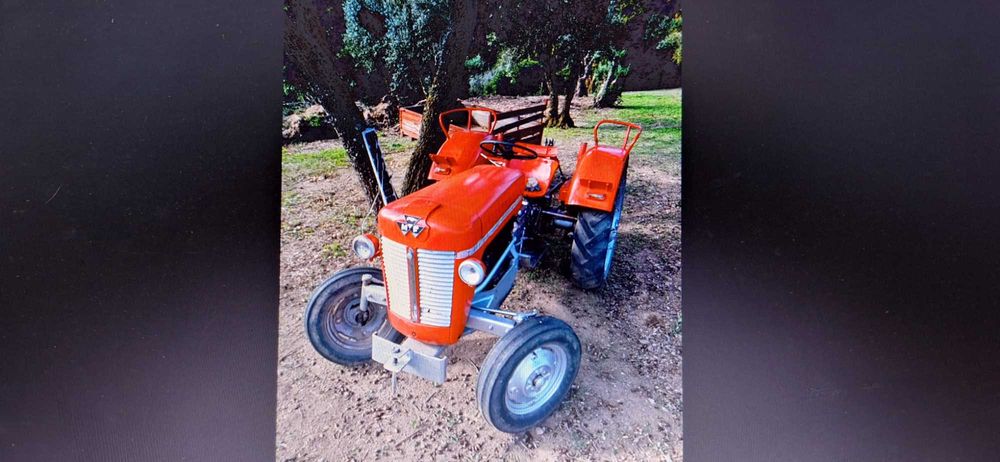 Trator vintage com motor Perkins em bom estado de funcionamento. 1150€