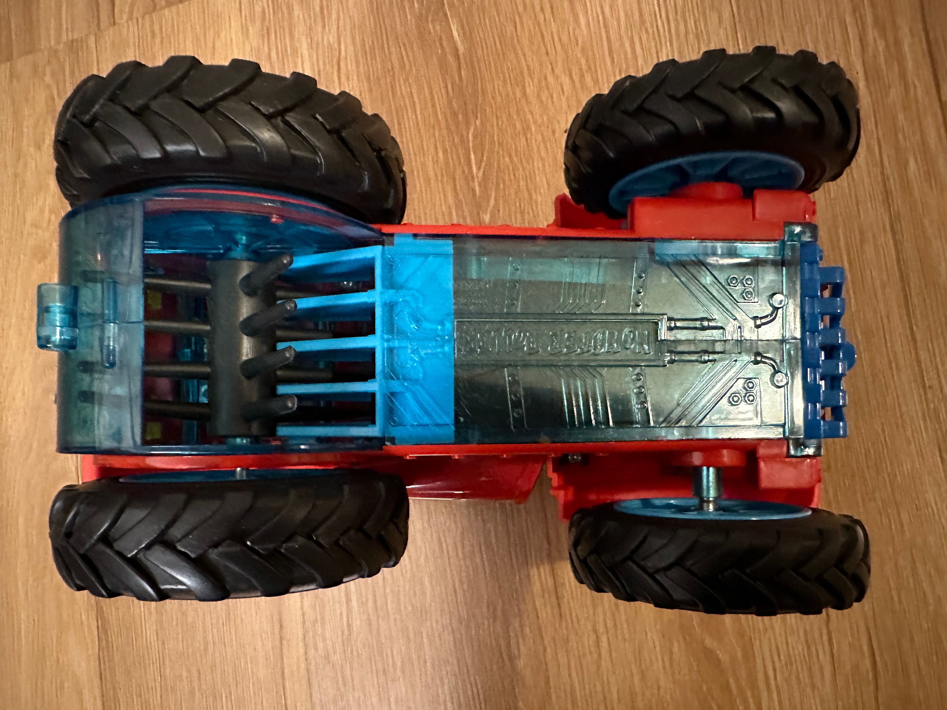 SuperZings 1, Hero Truck Monster Roller, pojazd superbohaterów