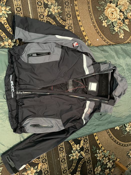 Курточка водовідштовхувальна