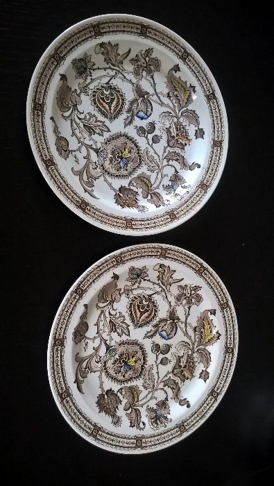 Pratos antigos em porcelana inglesa