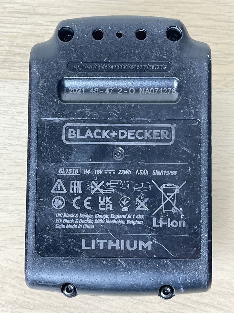 Wiertarko-wkrętarka udarowa Black Decker BCD700S aku + ładowarka