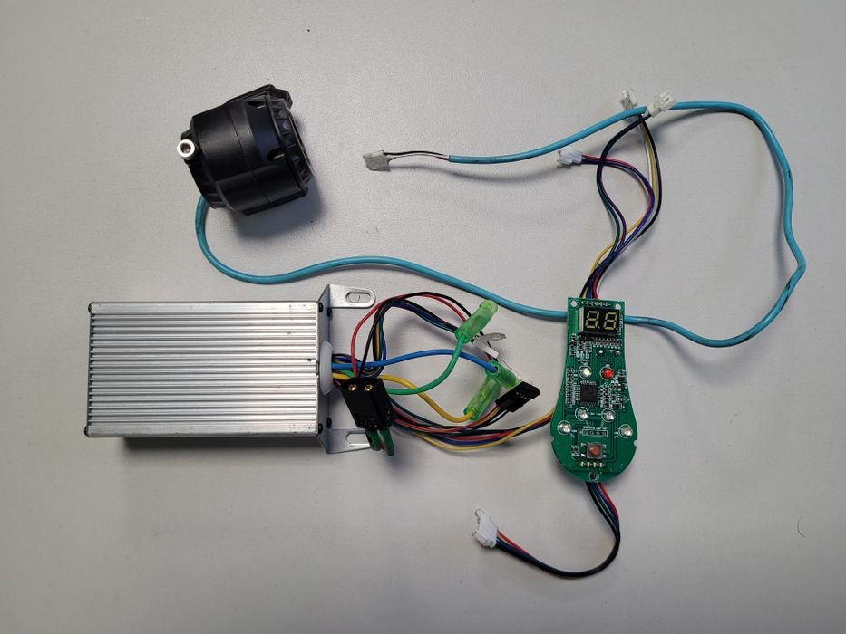 Sterownik wyświetlacz manetka Motus 8.5 lite oryginał sprawny xt60