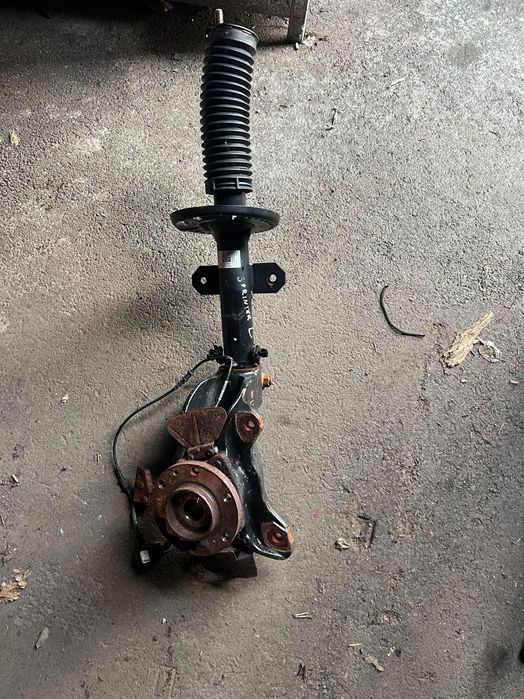 Mercedes Sprinter W910 lewe przednie zawieszenie zwrotnica amortyzator