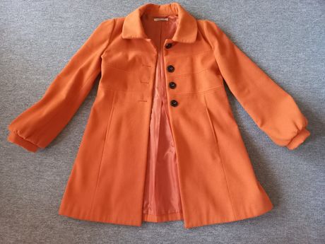 Pomarańczowy płaszcz