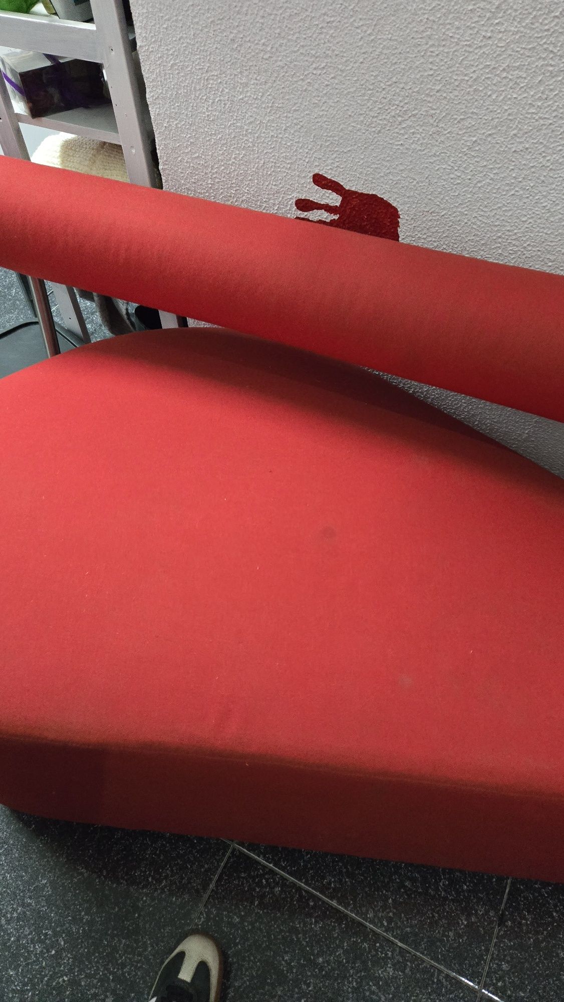 2 sofás vermelhos