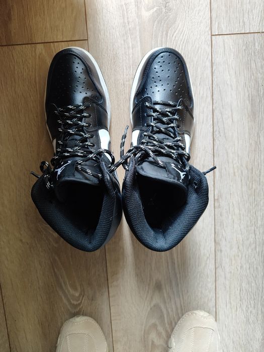 Кожаные кроссовки