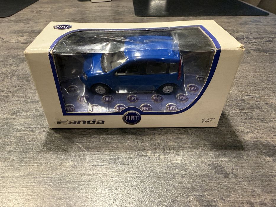 Fiat Panda 2 model 1:43 niebieski