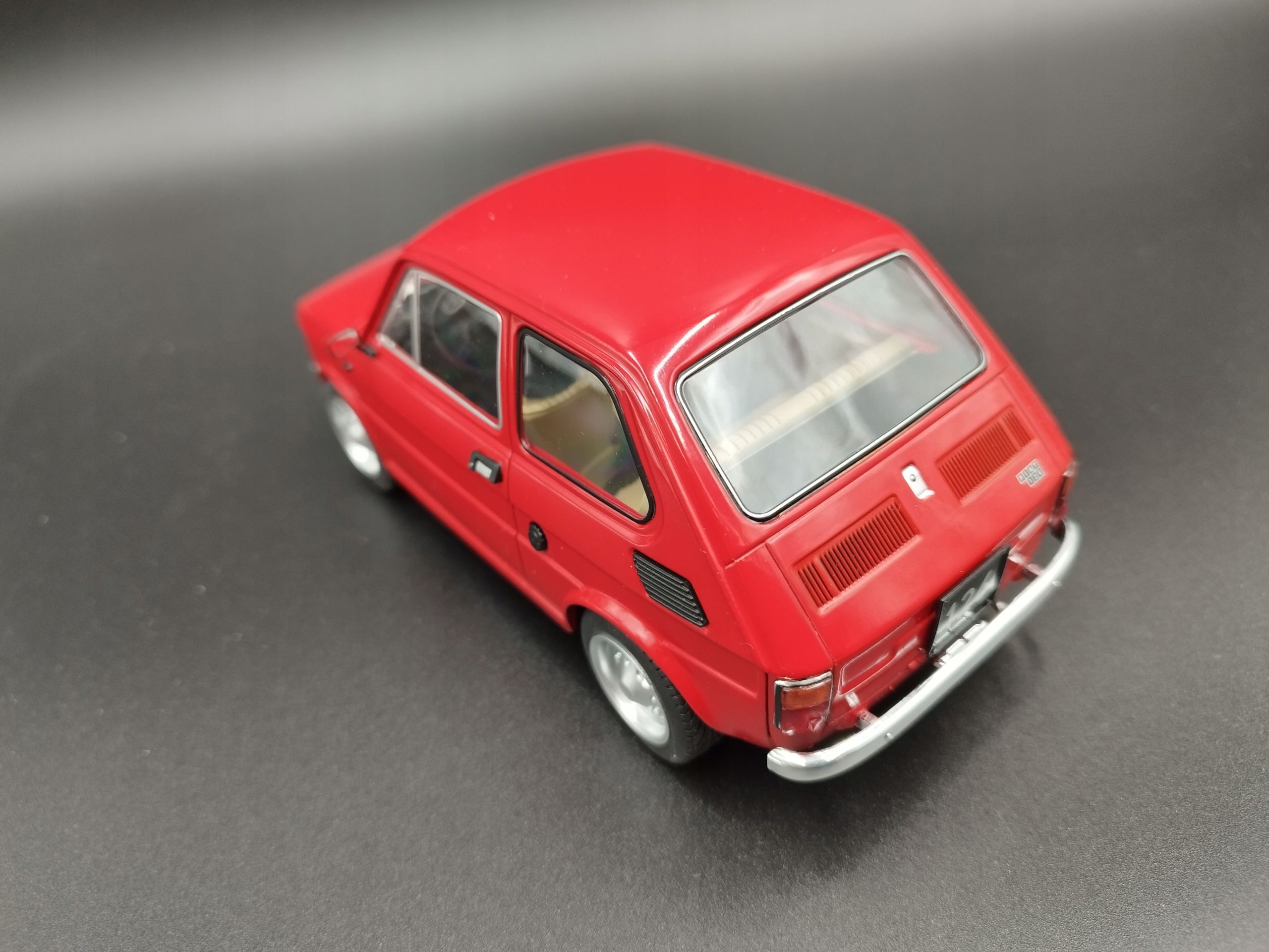 1:18 MCG Fiat 126 maluch model nowy