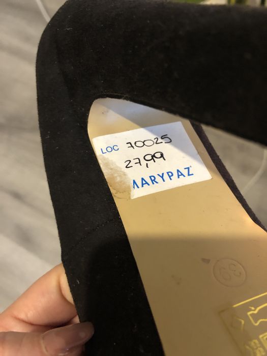 Sapatos pretos com brilhantes