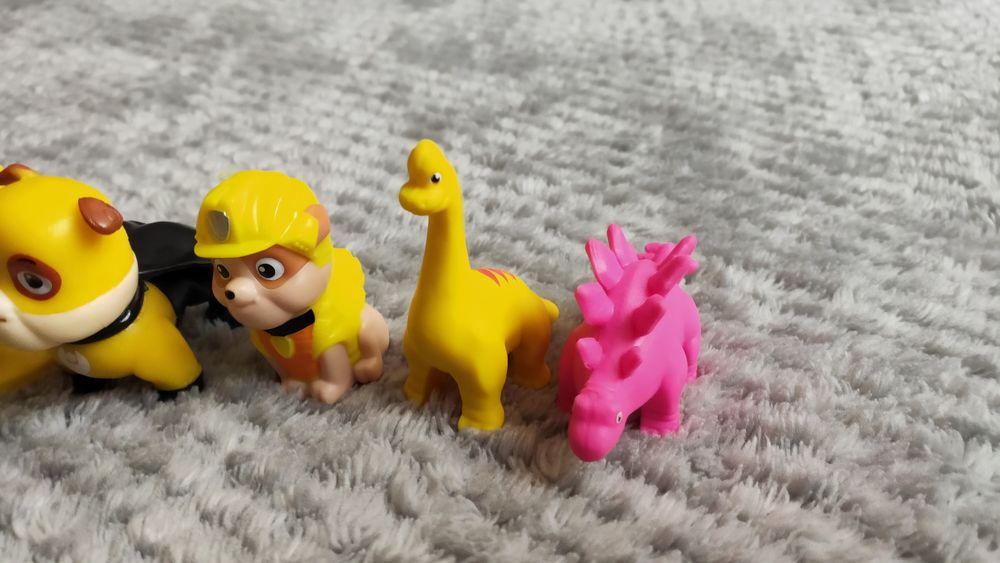 Zestaw figurek psi patrol Rubble żółty pies