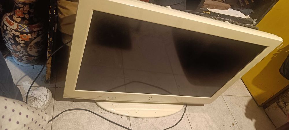 Vendo uma televisão