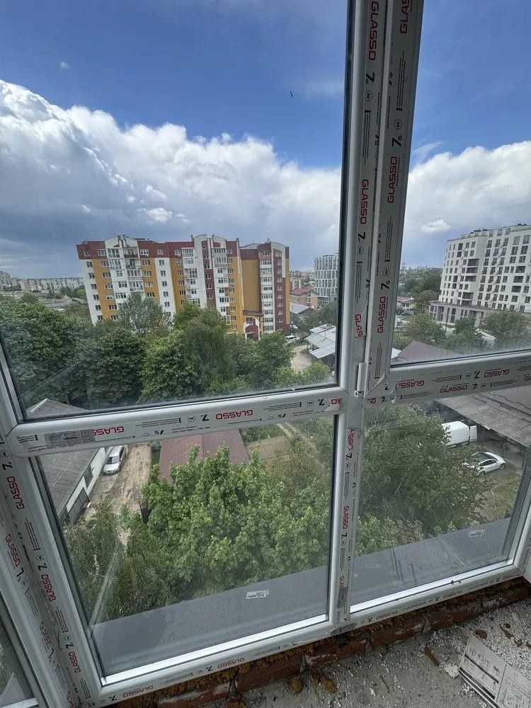 Продаж 2 кімнат 69 м2 вул. Зелена ЖК Яскравий сихів + Комірка