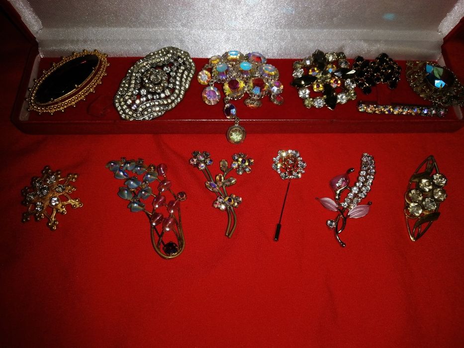 Брошь ссср. Брошь Чехия. Броши разные. Брошь Чехословакия.