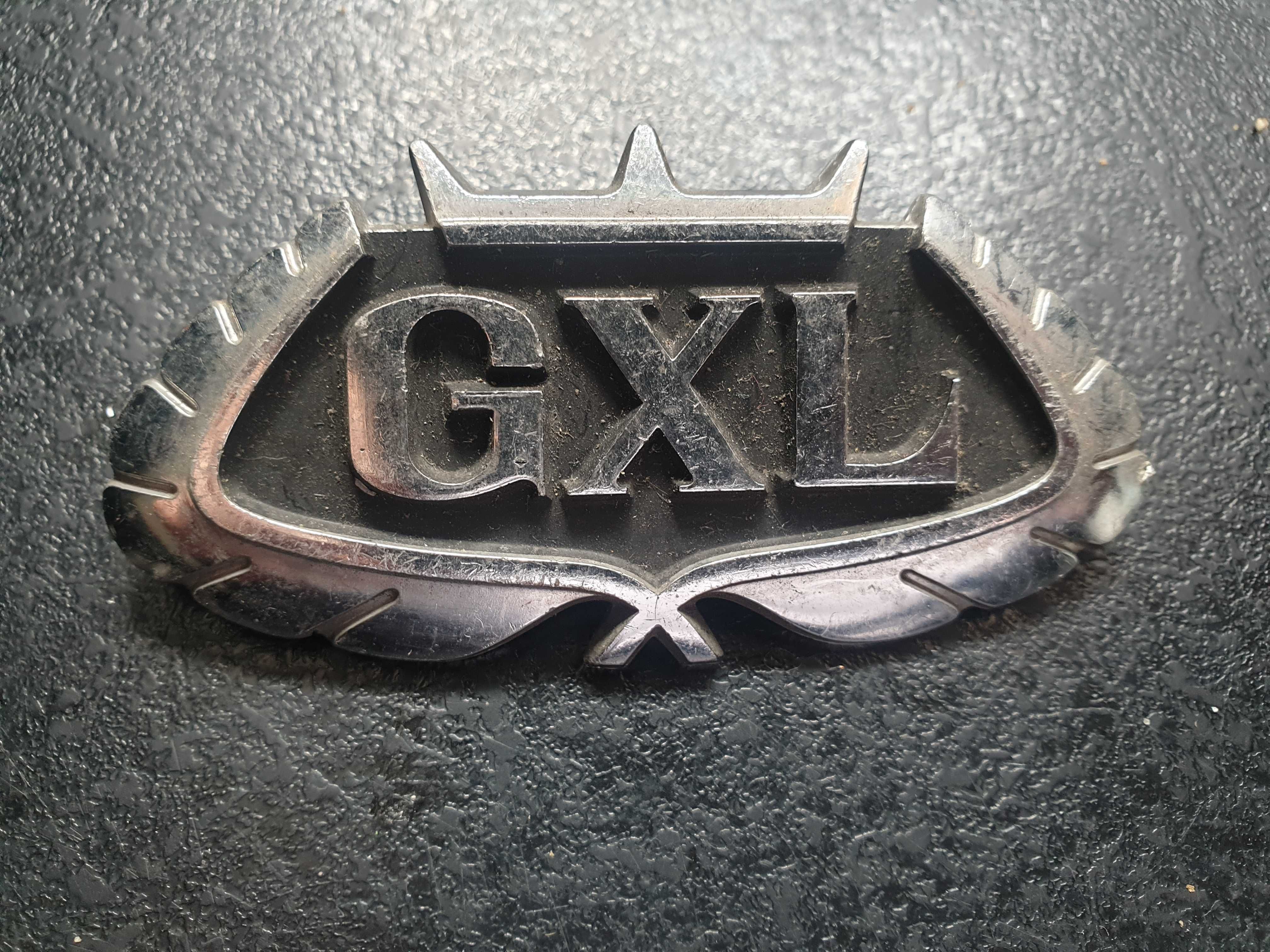 Znaczek Ford Taunus GXL Emblemat