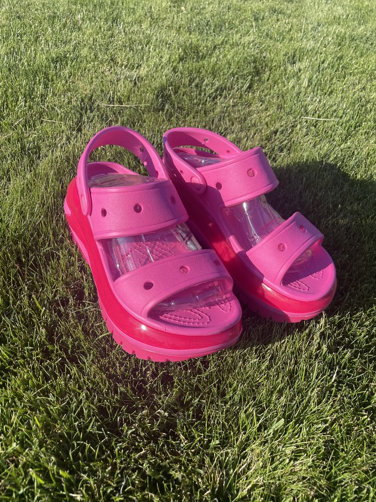 Crocs mega crush sandal рожеві