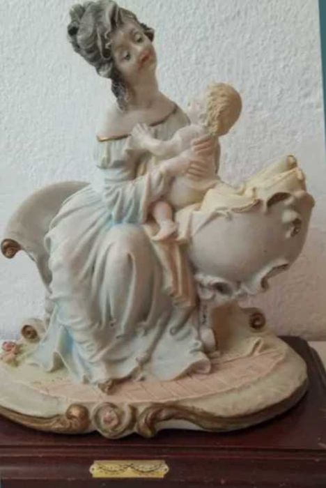 Mãe e filho estatueta 25€