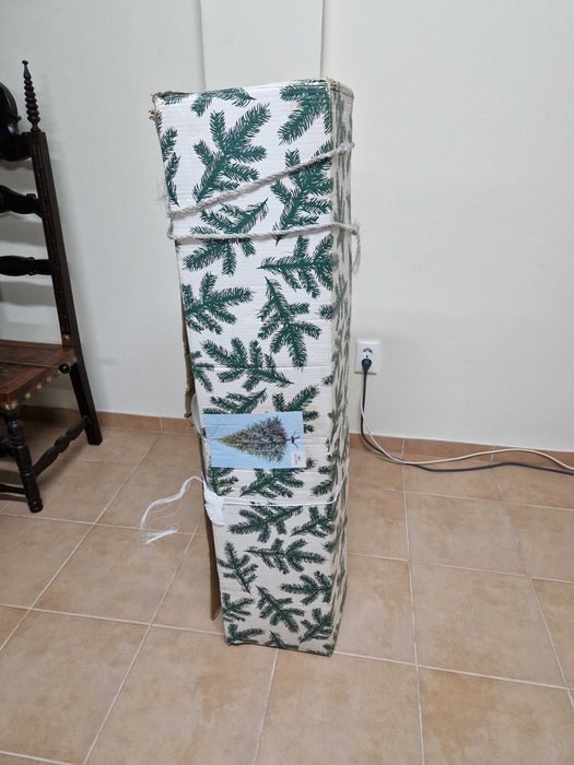 Árvore De Natal Royal Majestic Verde Com Pinhas (180 a 210cm)