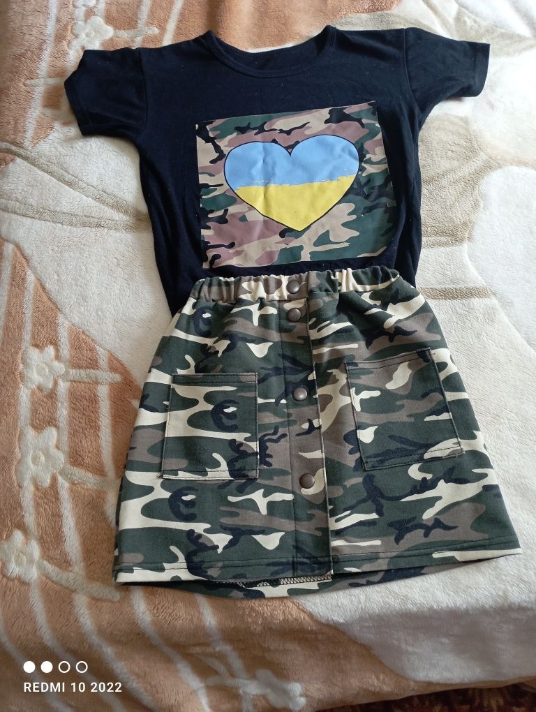 Костюмчик на дівчинку