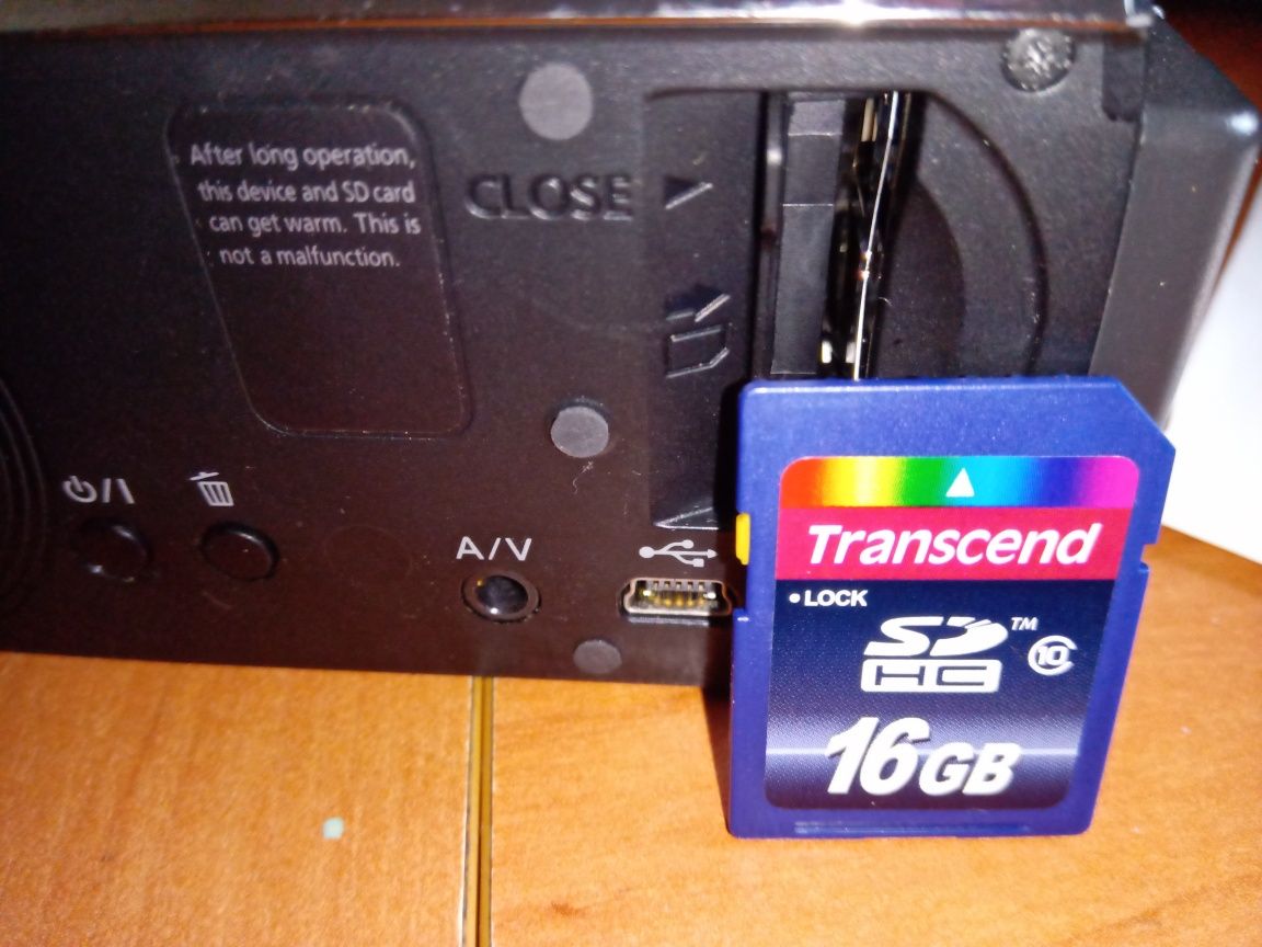 Відеокамера Panasonic  hc-v10