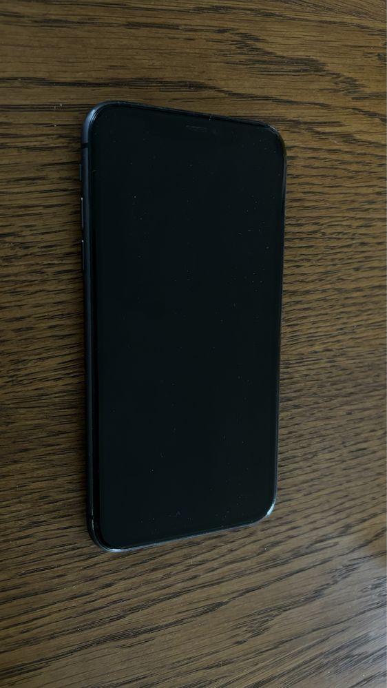 Apple iPhone 11 czarny, pokrowiec gratis