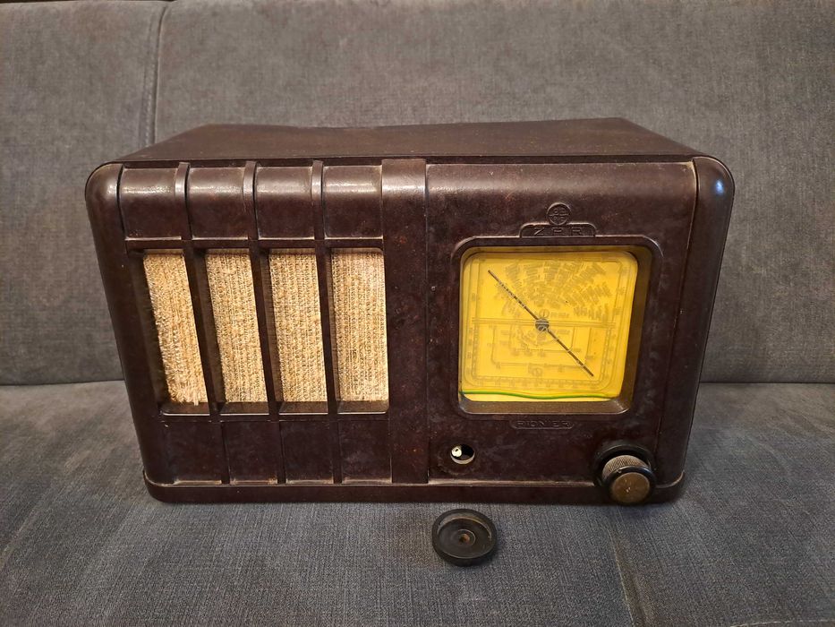 Radio PIONIER niekompletne - piękna nieuszkodzona obudowa