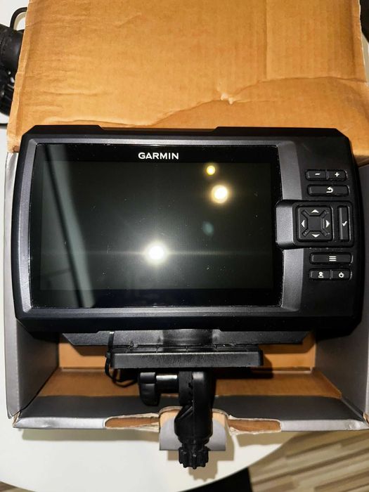 Echosonda Garmin Striker 7cv z przetwornikiem GT20-TM z uchwytem