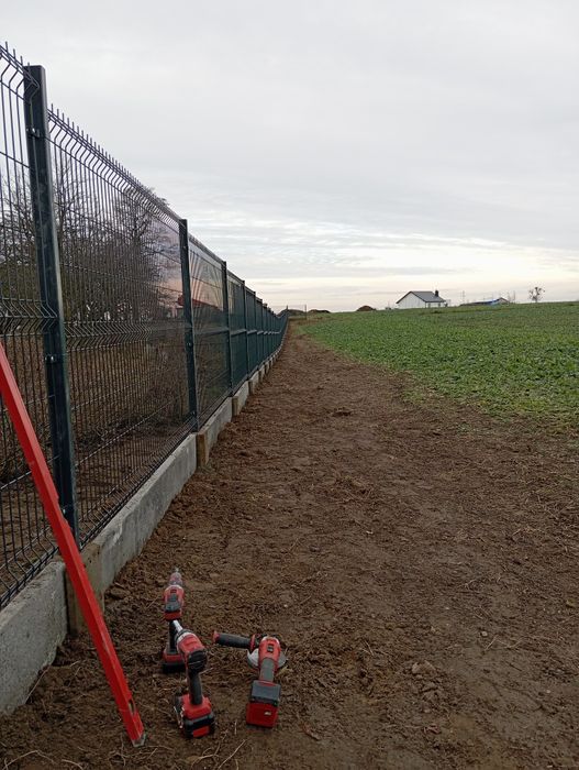 Montaż ogrodzeń systemowych