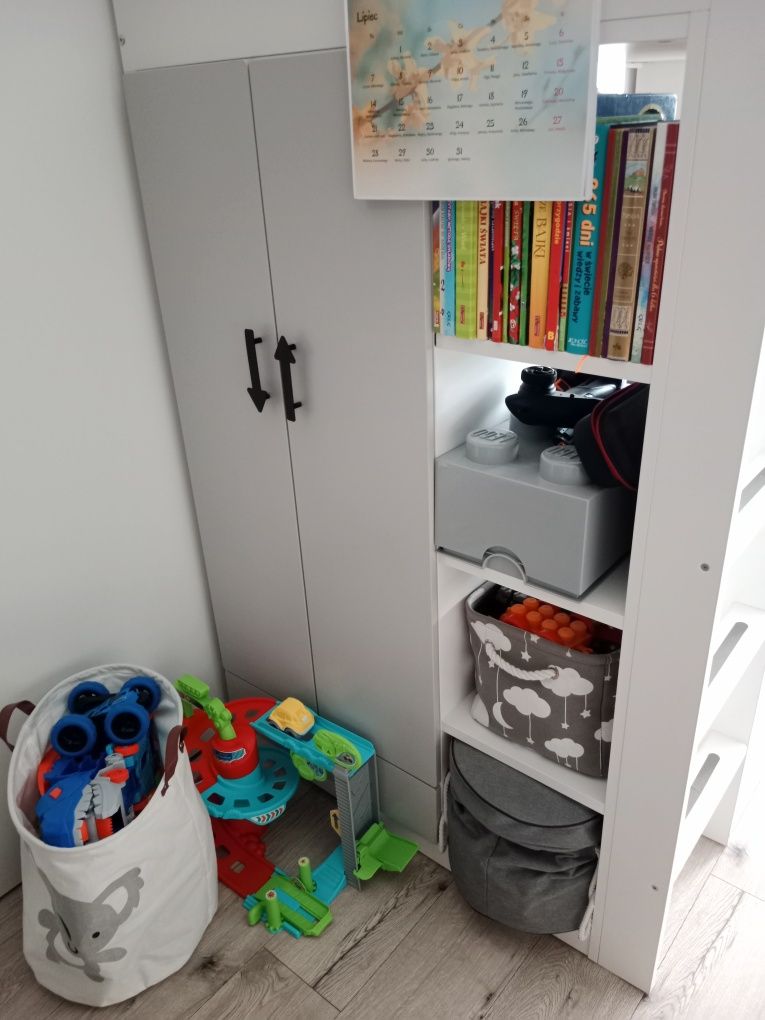 Ikea Smastad łóżko z biurkiem, szufladami i szafą