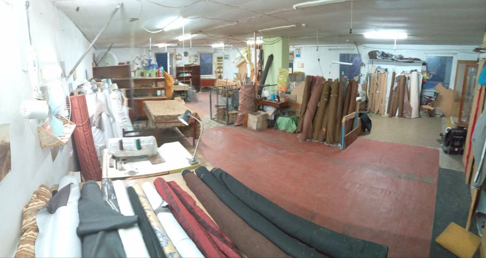 Приміщення для бізнесу з бізнесом і будинком.