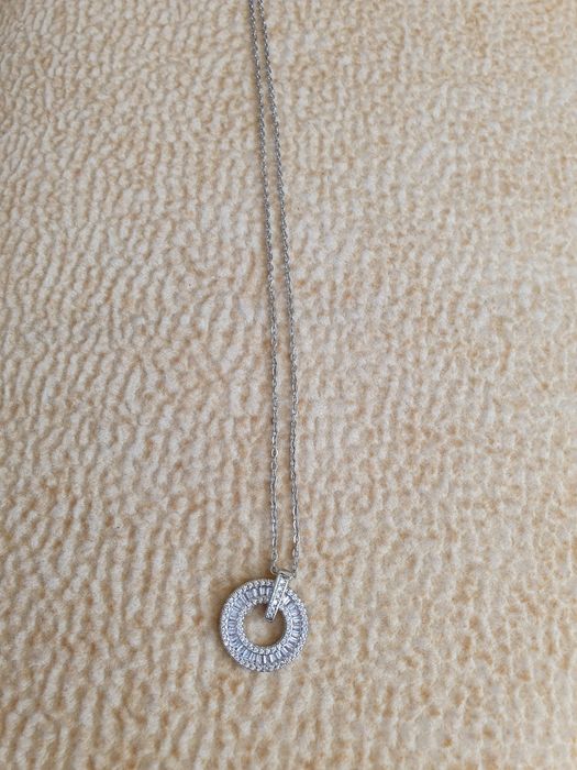 Wisiorek rozeta w kolorze srebra