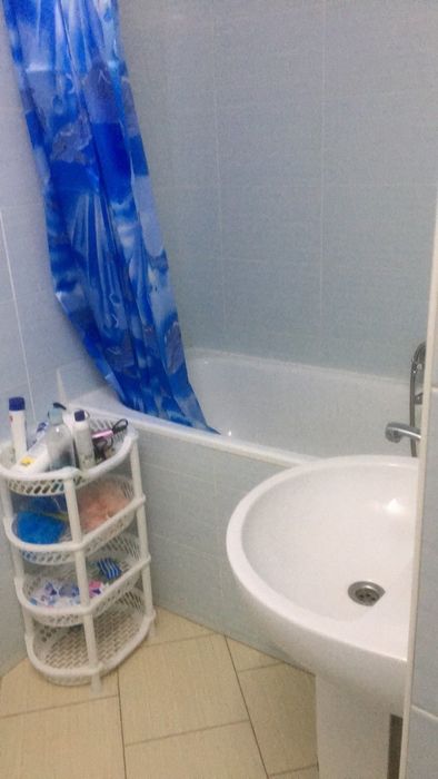 Продам 2х поверх. будинок з участком  10 сот.біля метро Перемога