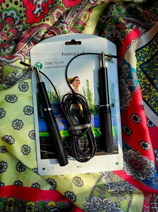 Продам профессиональную скакалку для занятий спортом ручки из металла