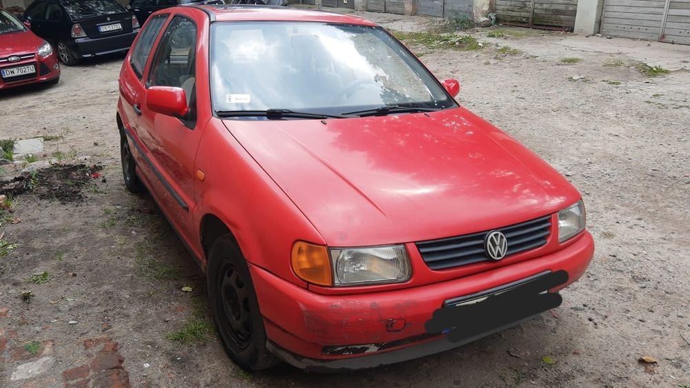 Sprzedam auto marki Volkswagen Polo rocznik 1996 . Benzyna .