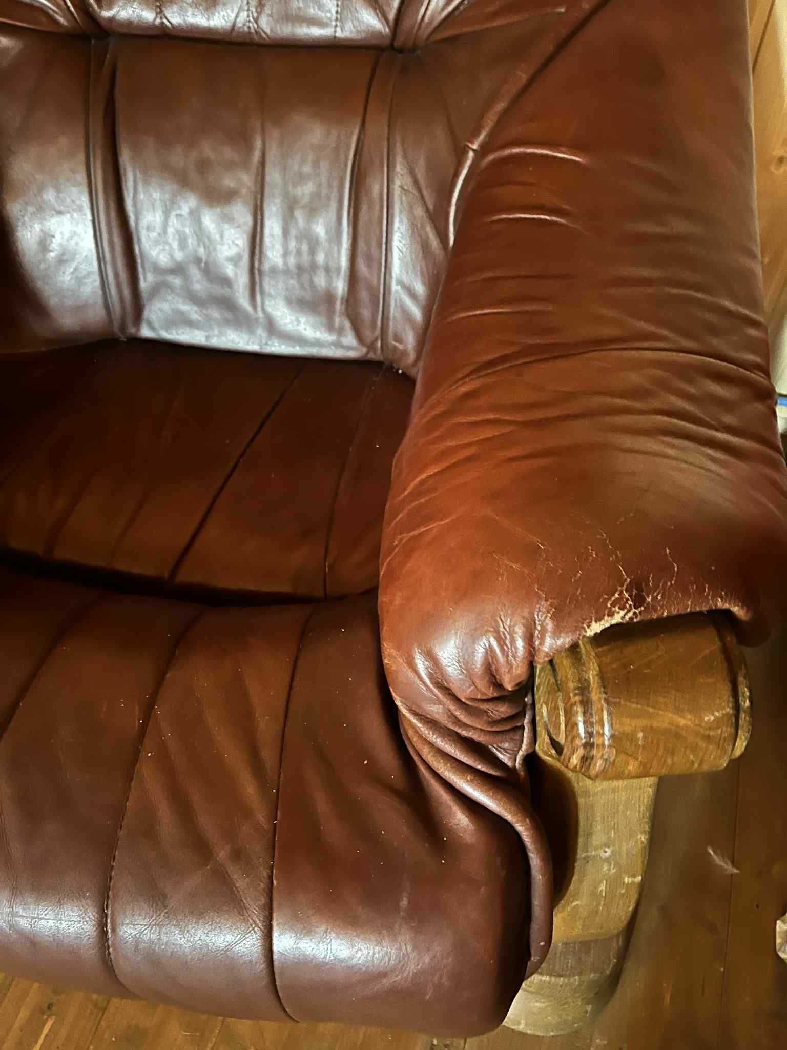 Fotel skórzany na dębowej podstawie