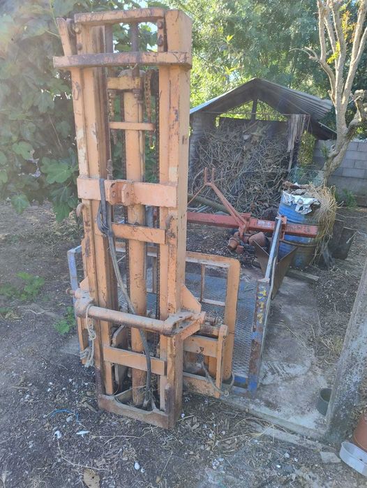 Empilhador para Trator com caixa