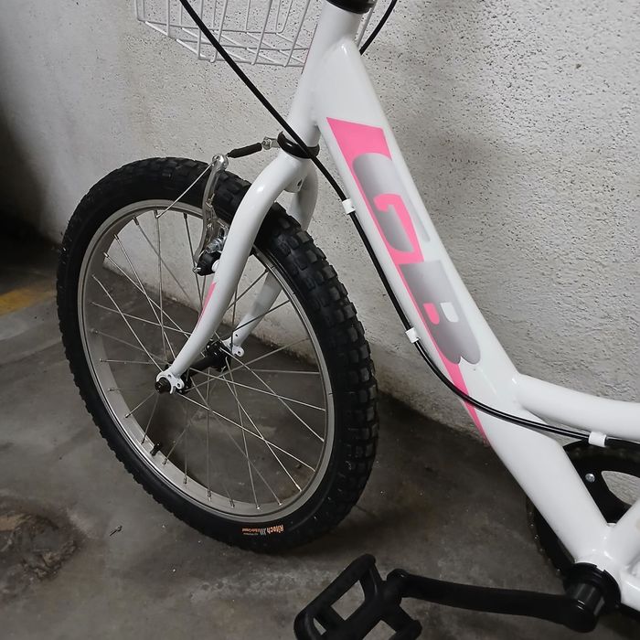 Bicicleta nova aro 14 para meninas nova sem uso