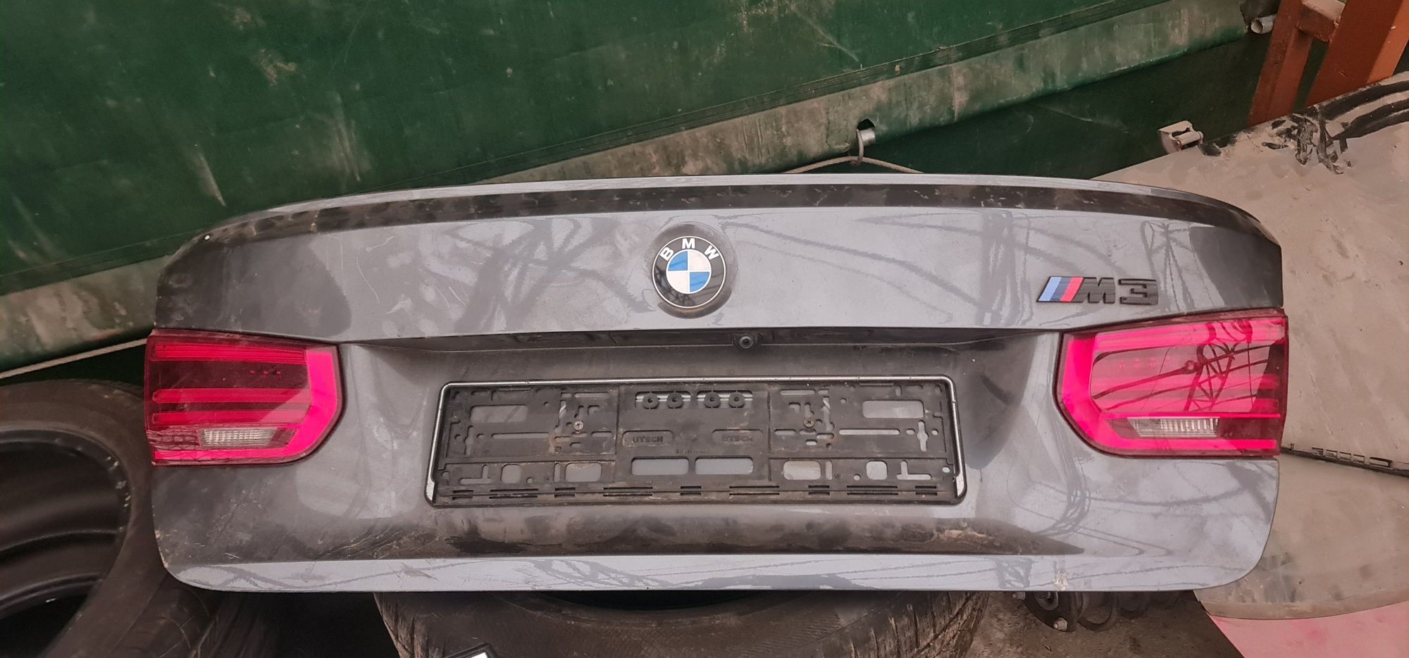 Klapa bagaznika bmw f80 lift M3 . Emblemat lotka kamera