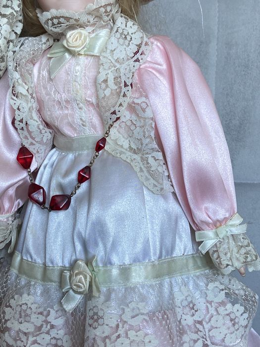 Sprzedam porcelanowa lalka Carherine unikatowa z całym wyposażeniem